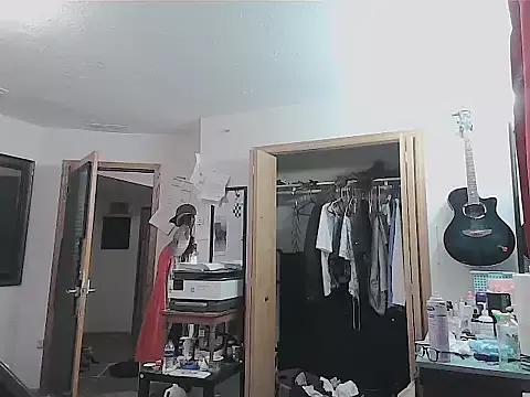 Unleash your urge for fetish cams livestreamers with our pick of steaming hot models, versed in the art of seduction and indulgence.