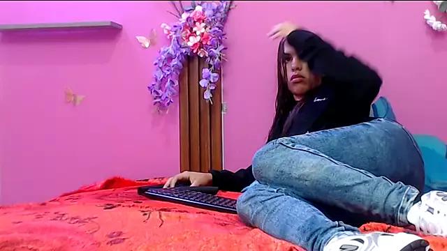 Unleash your urge for fetish cams livestreamers with our pick of steaming hot models, versed in the art of seduction and indulgence.