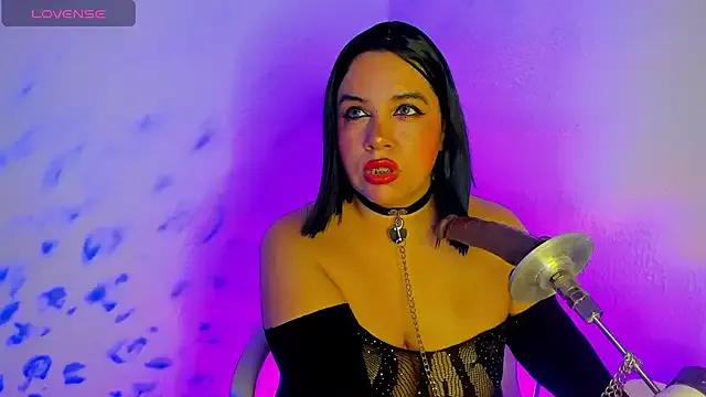 Sloppy_Alanna from StripChat is Freechat