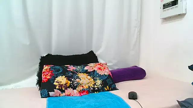 Unleash your urge for fetish cams livestreamers with our pick of steaming hot models, versed in the art of seduction and indulgence.