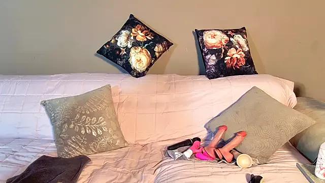 Unleash your urge for fetish cams livestreamers with our pick of steaming hot models, versed in the art of seduction and indulgence.