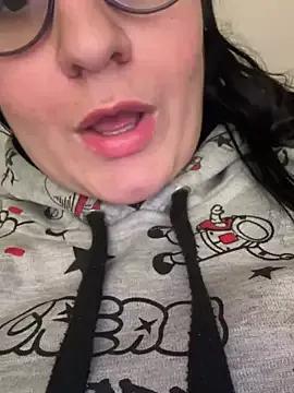 Soe_Lara from StripChat is Freechat
