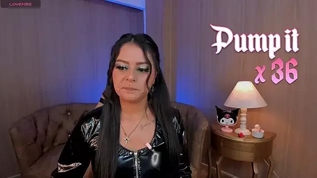 SoffiQueen from StripChat is Freechat