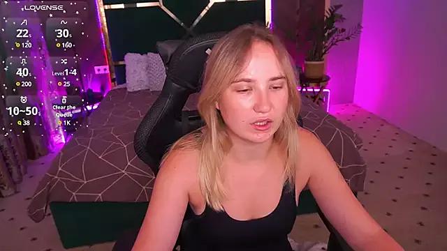 SofieBloom from StripChat is Freechat