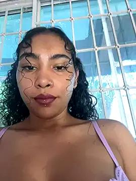 SophieD from StripChat is Freechat