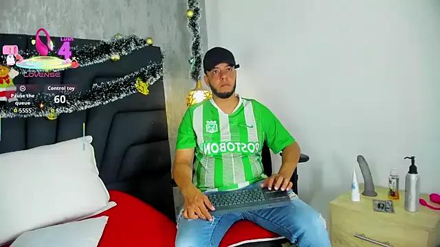 Spencer_LunaBigtits from StripChat is Freechat