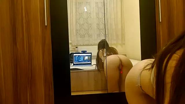 Squirtybaby0229 from StripChat is Freechat