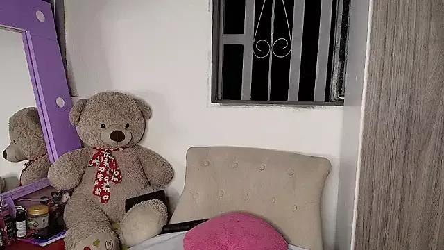Unleash your urge for fetish cams livestreamers with our pick of steaming hot models, versed in the art of seduction and indulgence.