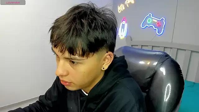 StiwenTwink from StripChat is Freechat