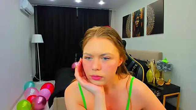 Strawberrye from StripChat is Freechat