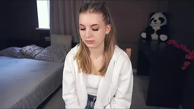 SunnivaCoaker from StripChat is Freechat