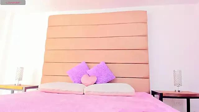 Unleash your urge for fetish cams livestreamers with our pick of steaming hot models, versed in the art of seduction and indulgence.