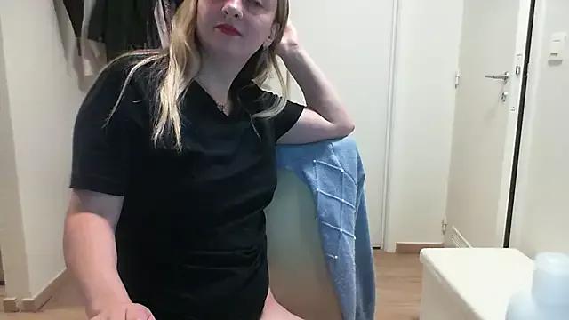 SusanCurt from StripChat is Freechat