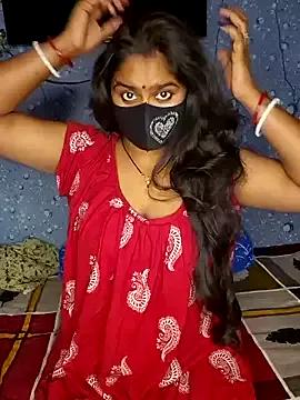 Sweet-Maddlina from StripChat is Freechat