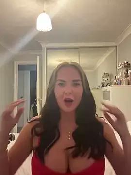 Sweetbutnotinnocent from StripChat is Freechat