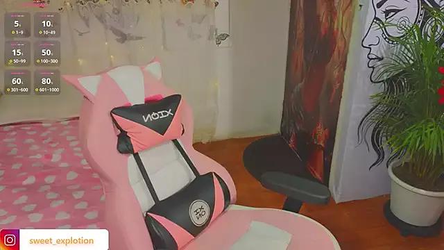 Unleash your urge for fetish cams livestreamers with our pick of steaming hot models, versed in the art of seduction and indulgence.