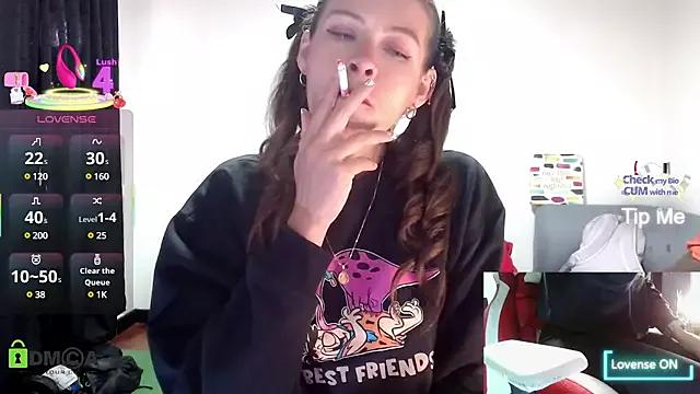 sweetlittlelisa from StripChat is Freechat