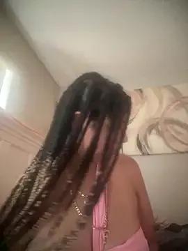 sweetnjuicyyy from StripChat is Freechat
