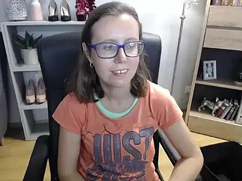 sweetxLizzy from StripChat is Freechat