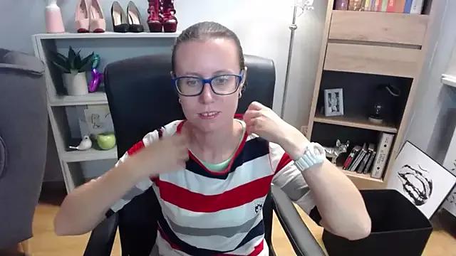 sweetxLizzy from StripChat is Freechat
