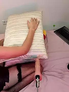 Sweety-Cat from StripChat is Freechat