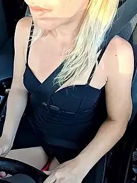 SweetyNinaOff1 from StripChat is Freechat