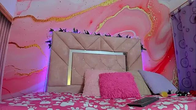 Taylor_oriana_ from StripChat is Freechat