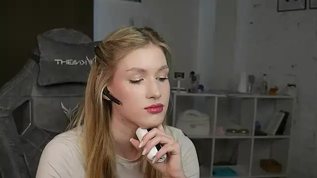 Unleash your urge for fetish cams livestreamers with our pick of steaming hot models, versed in the art of seduction and indulgence.