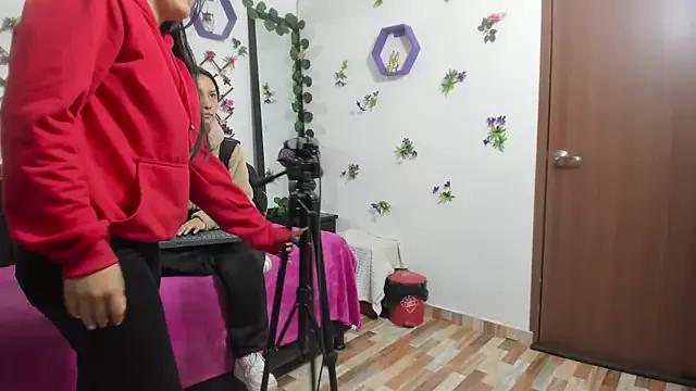 Unleash your urge for fetish cams livestreamers with our pick of steaming hot models, versed in the art of seduction and indulgence.
