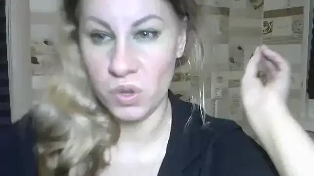 TherestlessKitty from StripChat is Freechat