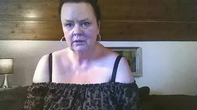 TiffanyMature from StripChat is Freechat