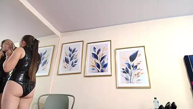 TiffanyStorms_LS from StripChat is Freechat