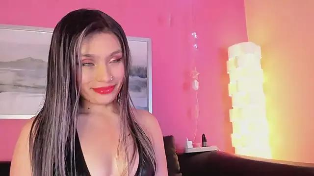 Unleash your urge for fetish cams livestreamers with our pick of steaming hot models, versed in the art of seduction and indulgence.