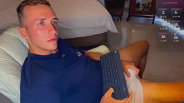 tommy_cumfinger from StripChat is Freechat