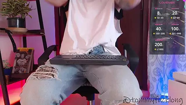 tommylongxx from StripChat is Freechat