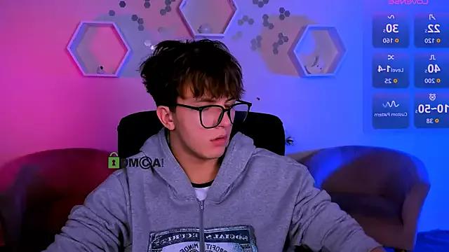 travis_wolf_ from StripChat is Freechat