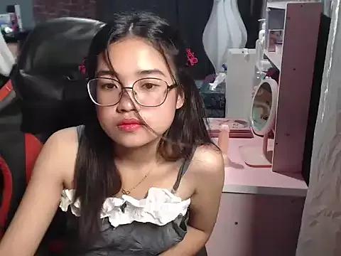 urhoneybunny25 from StripChat is Freechat