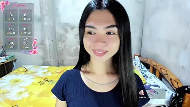 UrHotSexyShine from StripChat is Freechat