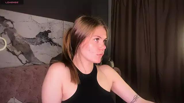 UrLara from StripChat is Freechat