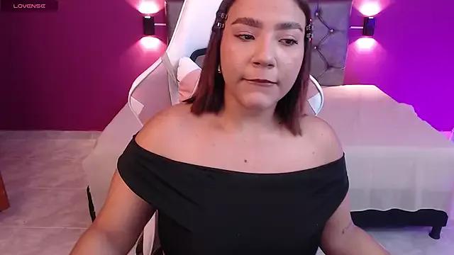 Vaalentina_Sweetty from StripChat is Freechat