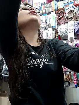 Vale_Saenzz from StripChat is Freechat