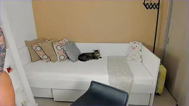 Unleash your urge for fetish cams livestreamers with our pick of steaming hot models, versed in the art of seduction and indulgence.