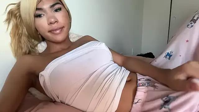 Unleash your urge for fetish cams livestreamers with our pick of steaming hot models, versed in the art of seduction and indulgence.