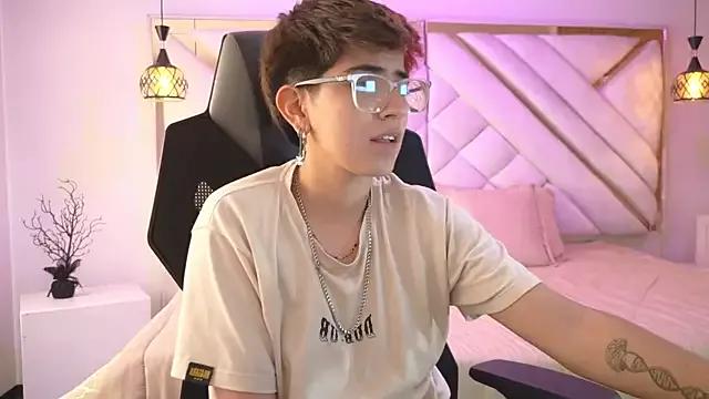 Unleash your urge for fetish cams livestreamers with our pick of steaming hot models, versed in the art of seduction and indulgence.