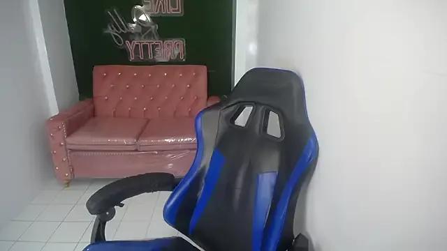 Unleash your urge for fetish cams livestreamers with our pick of steaming hot models, versed in the art of seduction and indulgence.