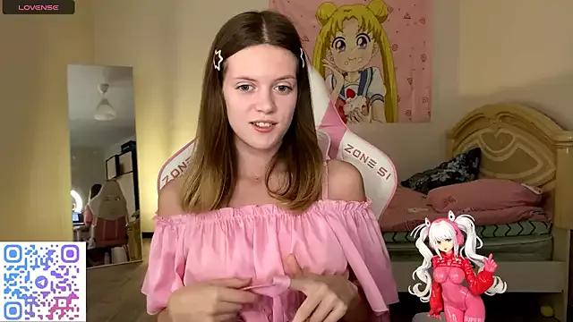 VibeQueenLucy from StripChat is Freechat