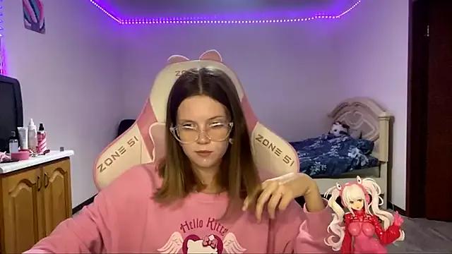 VibeQueenLucy from StripChat is Freechat