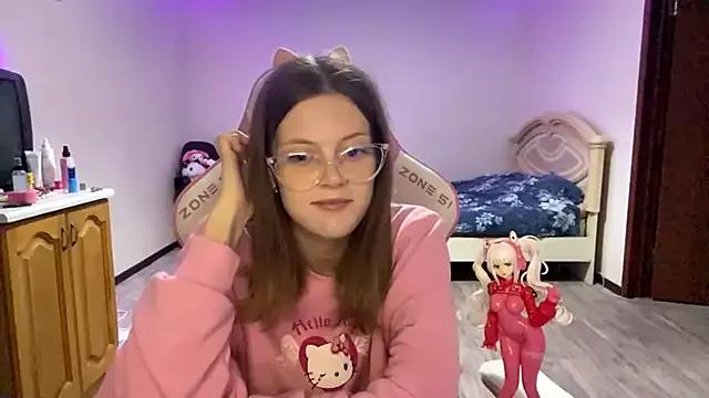 VibeQueenLucy from StripChat is Freechat