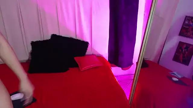 vicky_bigboobs_babe from StripChat is Freechat