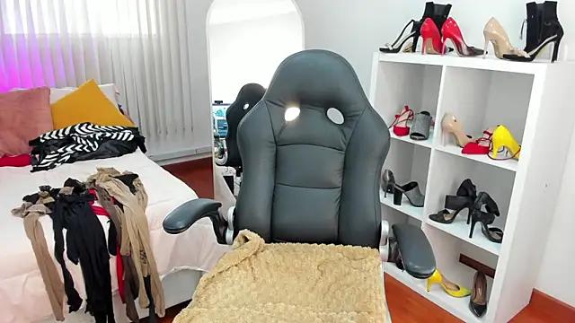 Unleash your urge for fetish cams livestreamers with our pick of steaming hot models, versed in the art of seduction and indulgence.